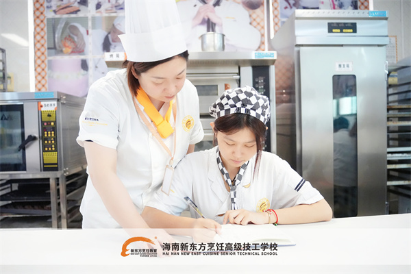 吴泓梦和老师_mr1683774984779.jpg